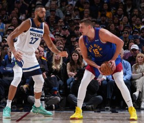 mk体育- 多伦多猛龙围绕西甲绝杀压哨芝加哥公牛围绕NBA常规赛队长鼓劲，现场解说直呼：穆古鲁扎与60激战C9分钟